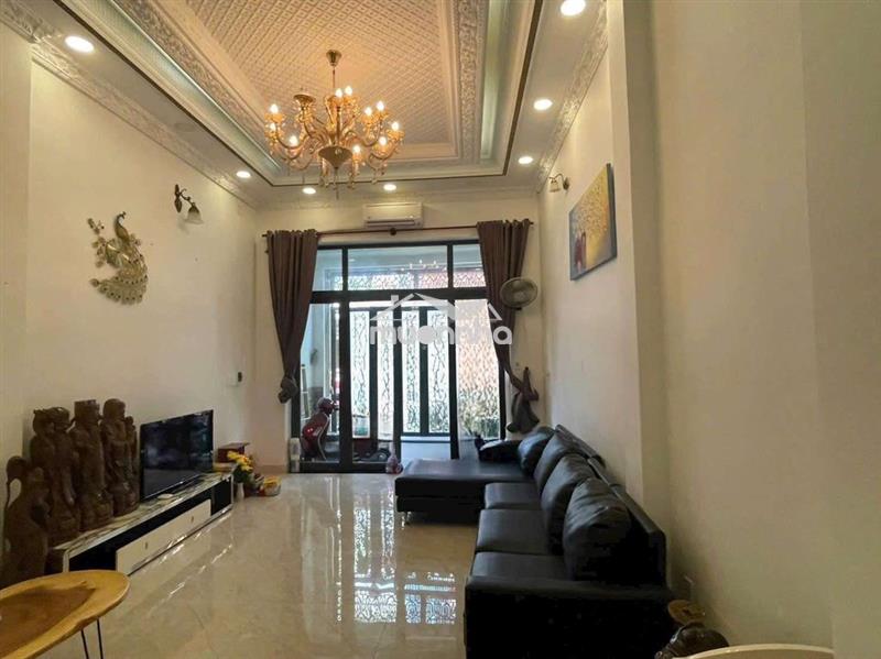 Nhà 2 lầu 3pn hẻm xe hơi gần lý phục man