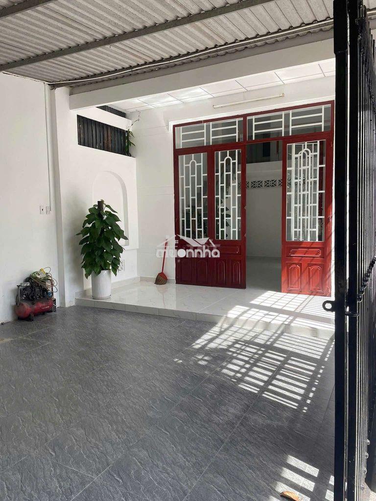 Nhà trệt lừng 2 phòng ngủ