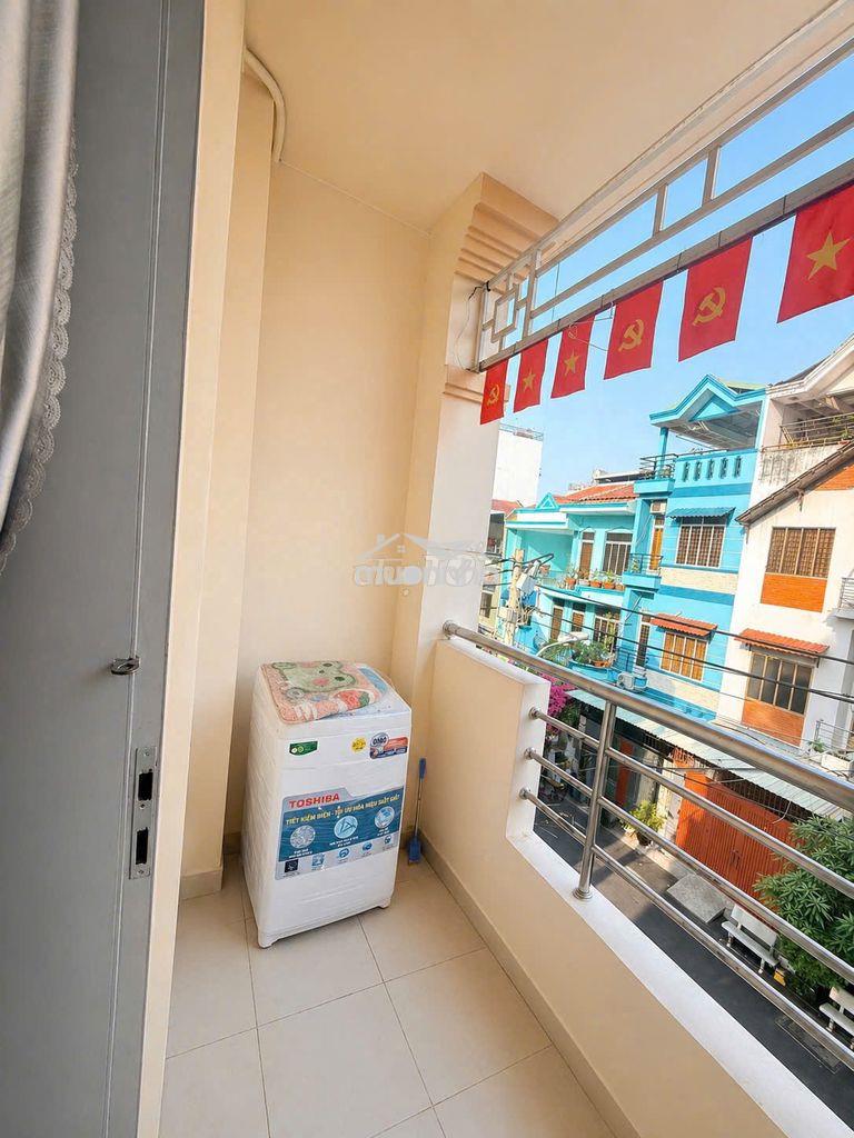 Căn hộ 1 phòng ngủ ban công tách bếp ngay sân bay ga t1 full nội thất