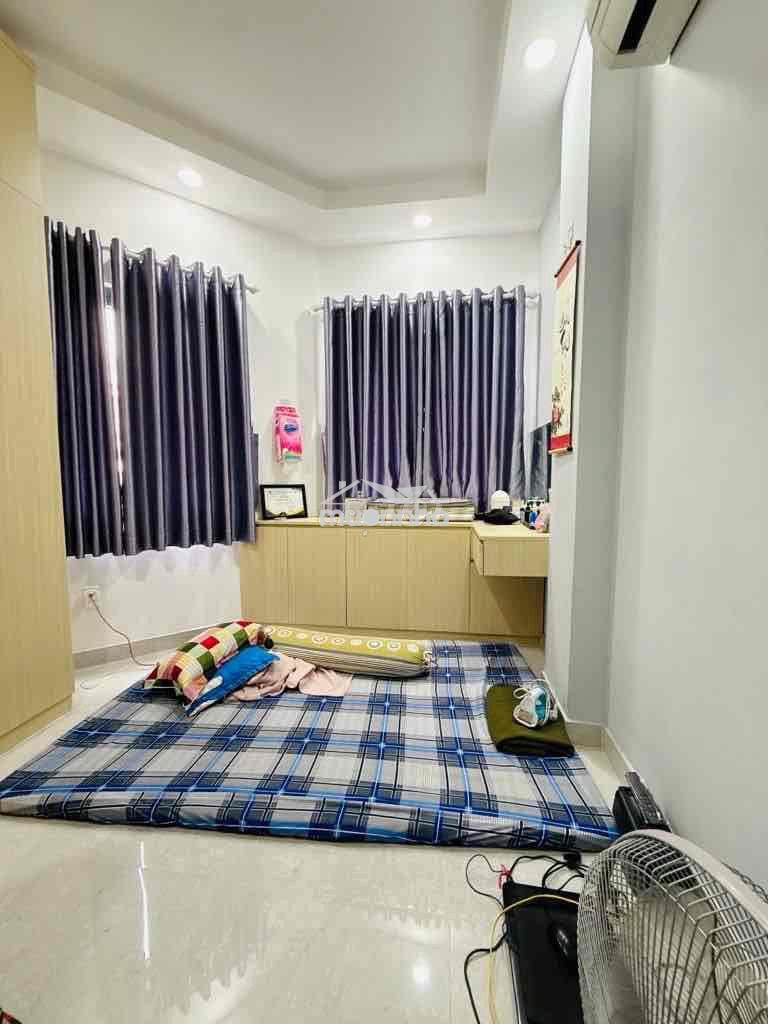 🔥🔥Gấp bán hạ 600tr còn 4,2tỷ tl  🏡 sau lưng căn mặt tiền - ô tô đỗ cổ - 3