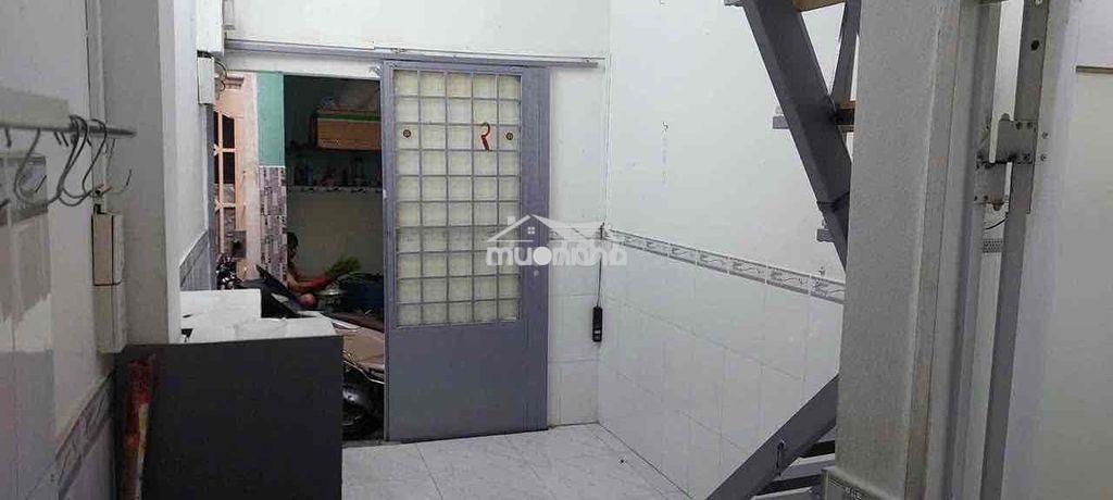 Cho thuê nhà nhỏ 3 tầng gv giá 4.500k lh: *** - 2