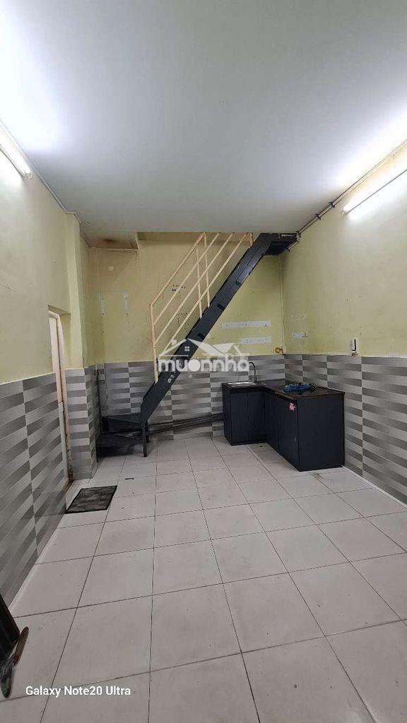 Nguyên căn hẻm đoàn văn bơ  2 lầu 6tr quận 4. - 2