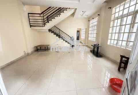 Cho thuê nhà hxh gần đh ngân hàng, dtsd 200m2,đs 5, p.linh trung 10tr - 3