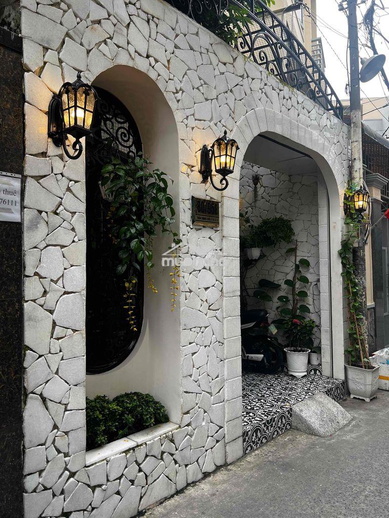 Chính chủ cần bán nhà mới đẹp vào ở ngay trung tâm quận 3