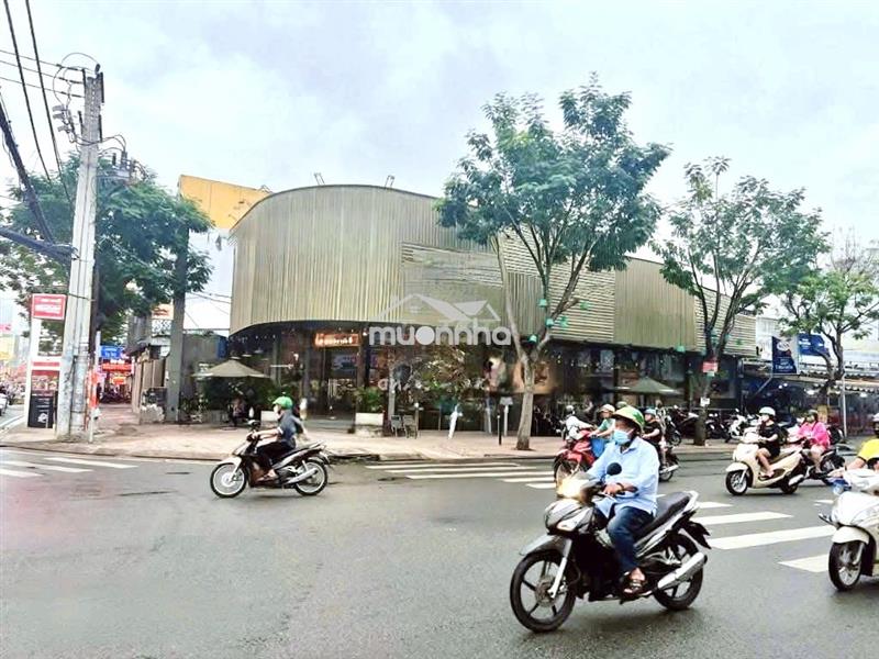 Góc hai mặt đường hoàng việt 20m x 15m trệt 2 lầu