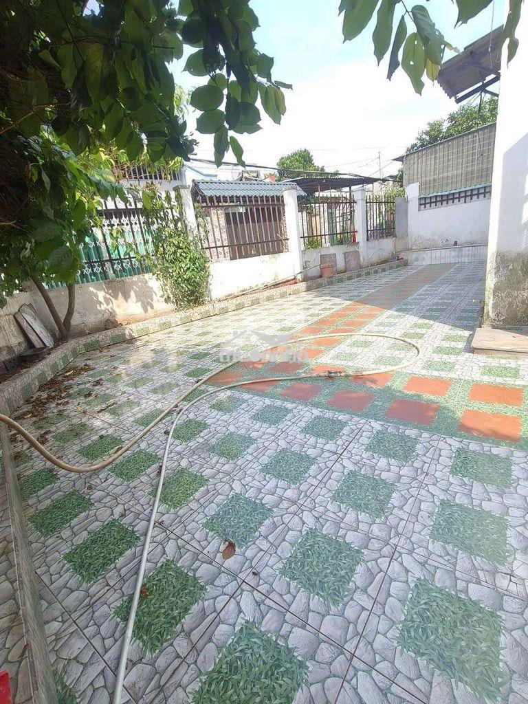 Cho thue nha vuon goc 2 mat tien hoc mon - 2