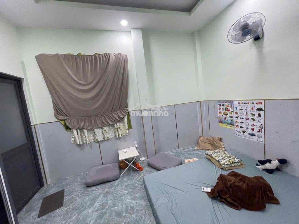 Cho thuê nhà hẻm xe hơi đường 160 lã xuân oai có sẵn 3 máy lạnh - 4