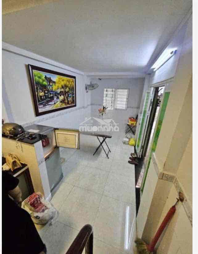 Cho thuê nhà nguyên căn.trệt 2 lầu 2pn2wc ( cmt8 p10 q10)