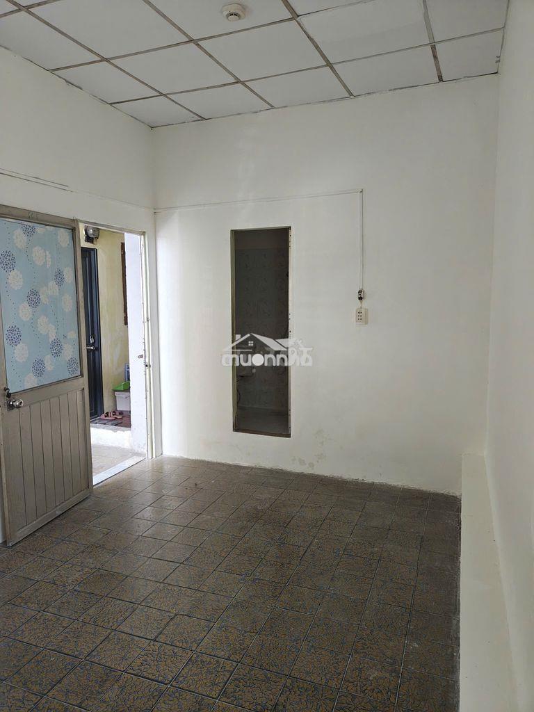 Phòng giá rẻ cho thuê gần đầm sen - 4
