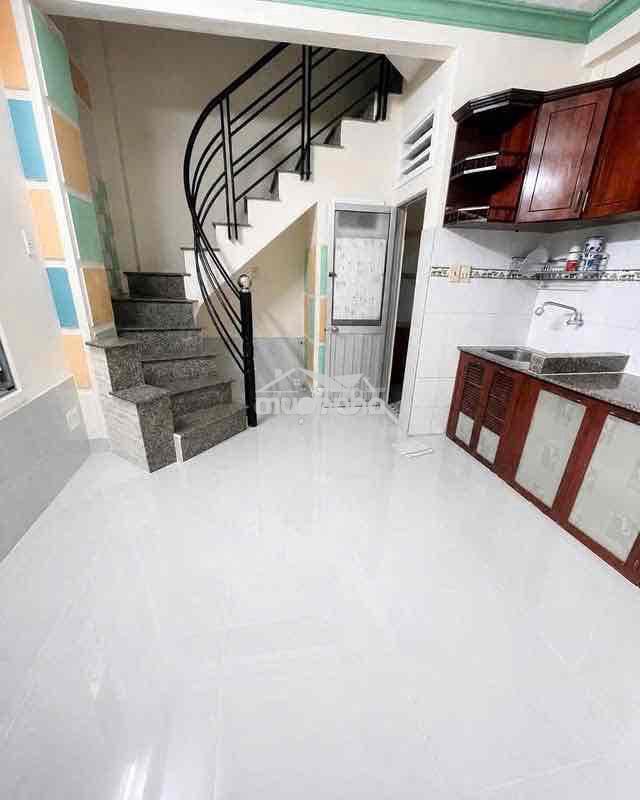 Nhà nguyên căn. 3 tầng. 2pn.2wc. hình và video thật 100%. - 3
