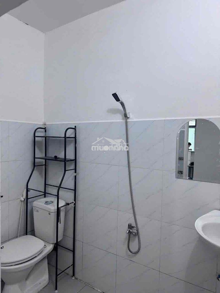 Nhà nguyên căn, hẻm xe hơi số 52 đường vườn lài chỉ 7.5tr/ tháng - 4