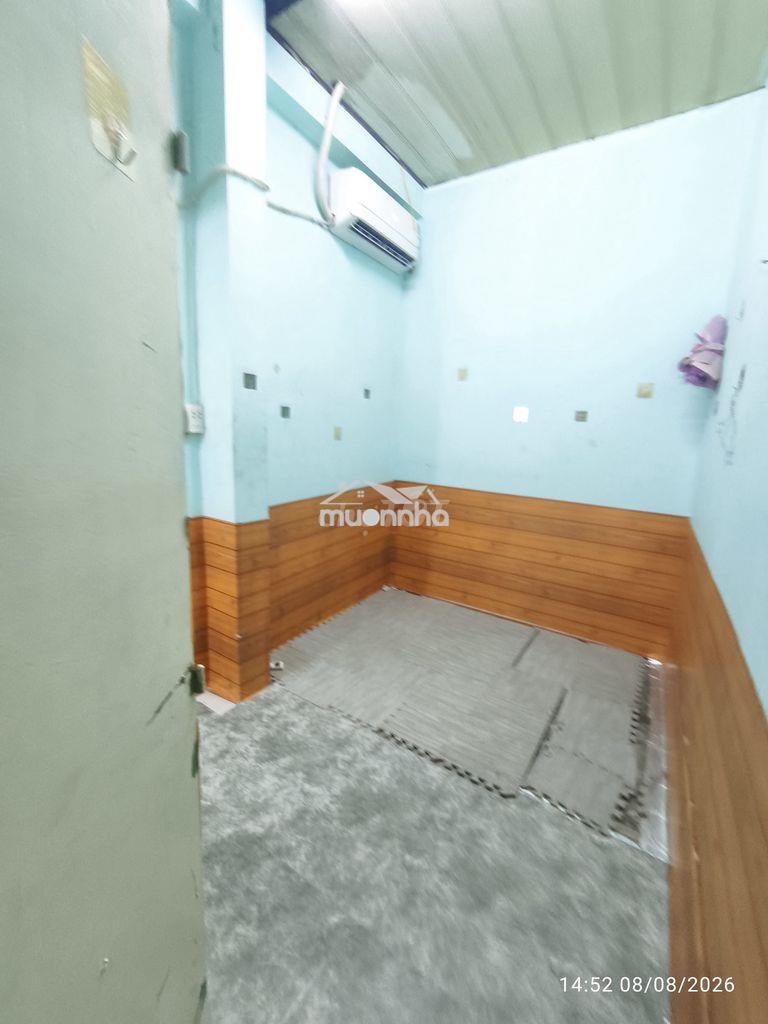 Hẻm xe hơi, p lâu 1 máy lạnh,wx trongphòng gần hẻm205 cáchmạng tháng 8