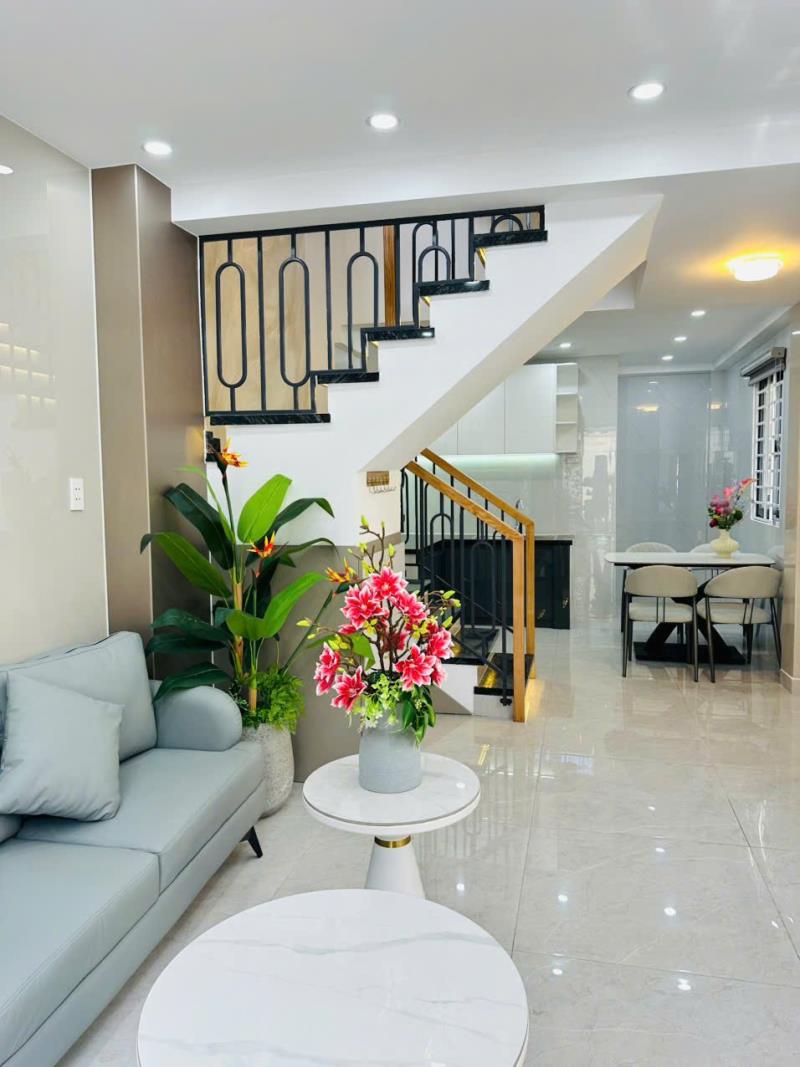 Nhà đẹp 3 tầng- hxh trần thị trọng- p15- gần nhà ga t3 ( 3.5 x 10m ) -giá chỉ 6.05 tỷ tl - 2