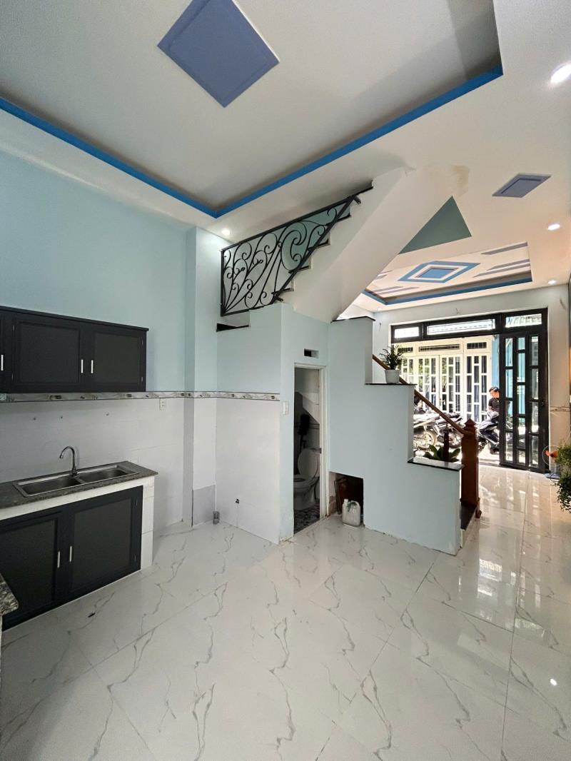Bán nhà gàn chợ đường oto giáp hóc môn - giá 595 triệu - 2