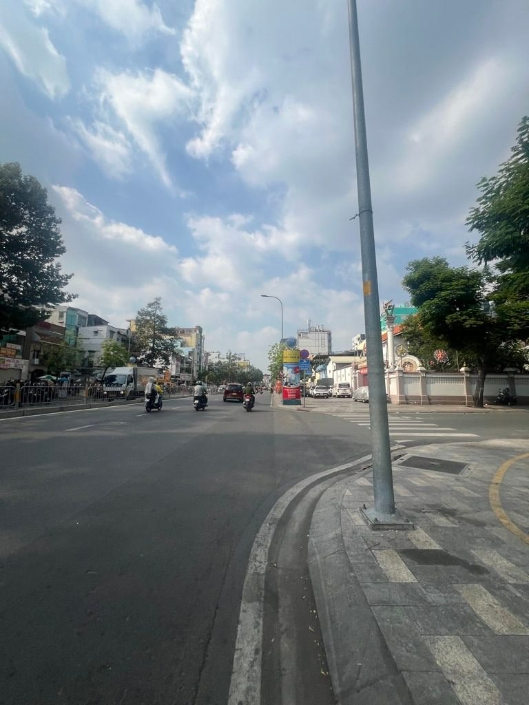 Trung tâm quận 1 – mặt tiền nguyễn thái học – dt: 4*19m (77m2) – 37 tỷ - 2