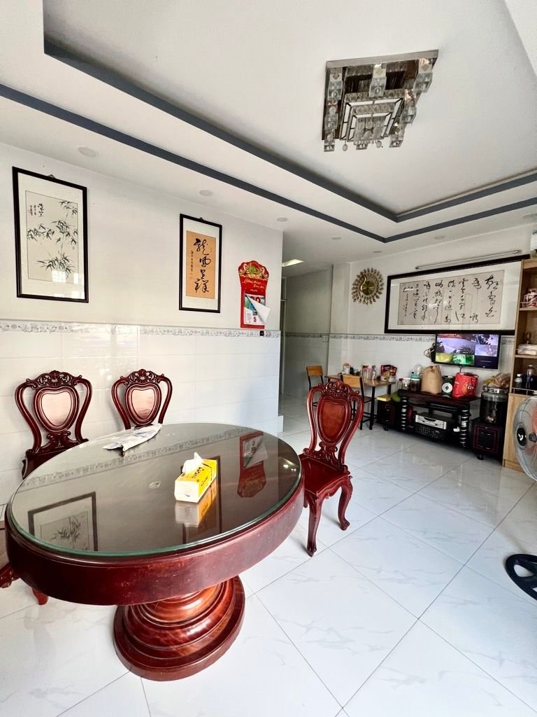 Mặt tiền kinh doanh - hoàng ngọc phách - tân phú -dt: 5.8*22m - 5 tầng – 23 tỷ 5 - 4