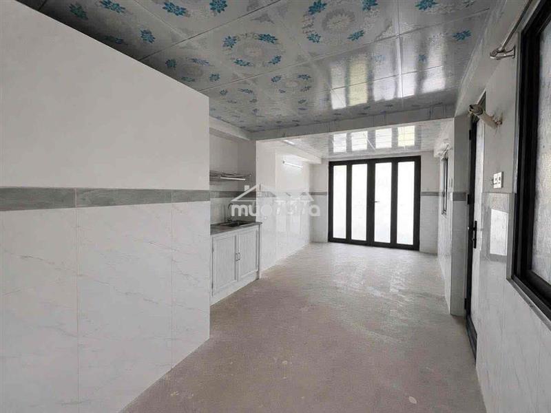 Kiot hẻm lớn - xe di chuyển đông đúc