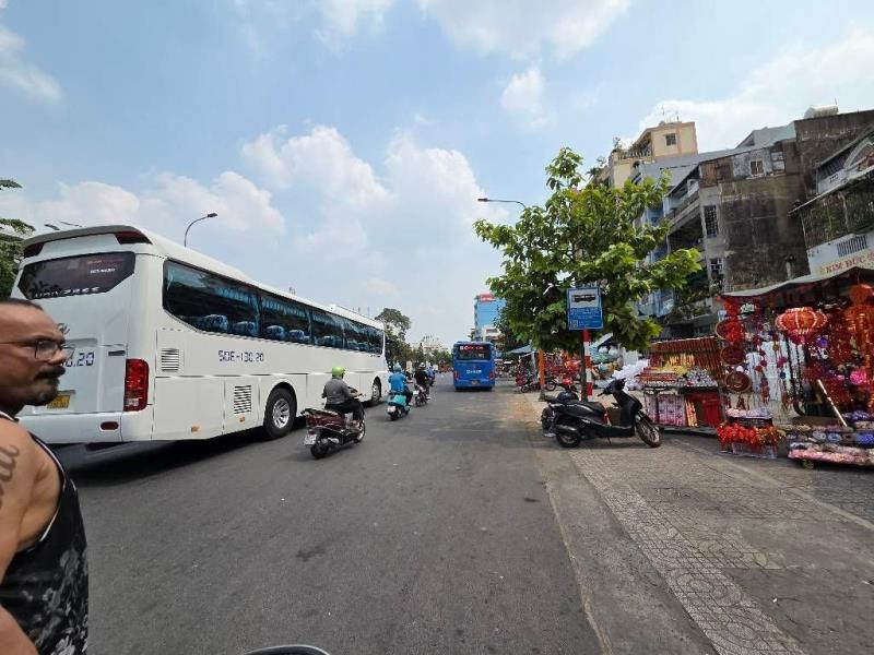 Đất hiếm - hải thượng lãn ông – quận 5 – dt: 6.8*50m (350m2) – 136 tỷ