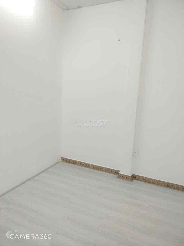 Phòng cho thuê dt 20n2 đường hồ thành biên p4-q8 - 2
