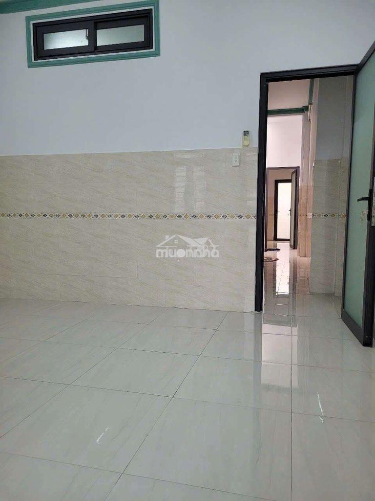 Cho thuê nhà nguyên căn 4p ngủ máy lạnh,sân để xe và pk rông  - 3