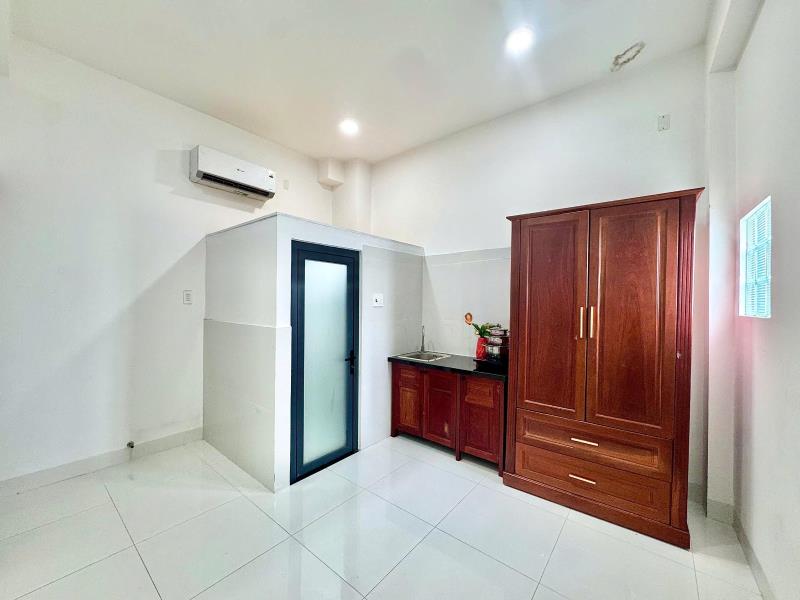 Phòng mới xây có cửa sổ full nội thất gỗ cao cấp tại lê ngã gần đầm sen đại học văn hiến