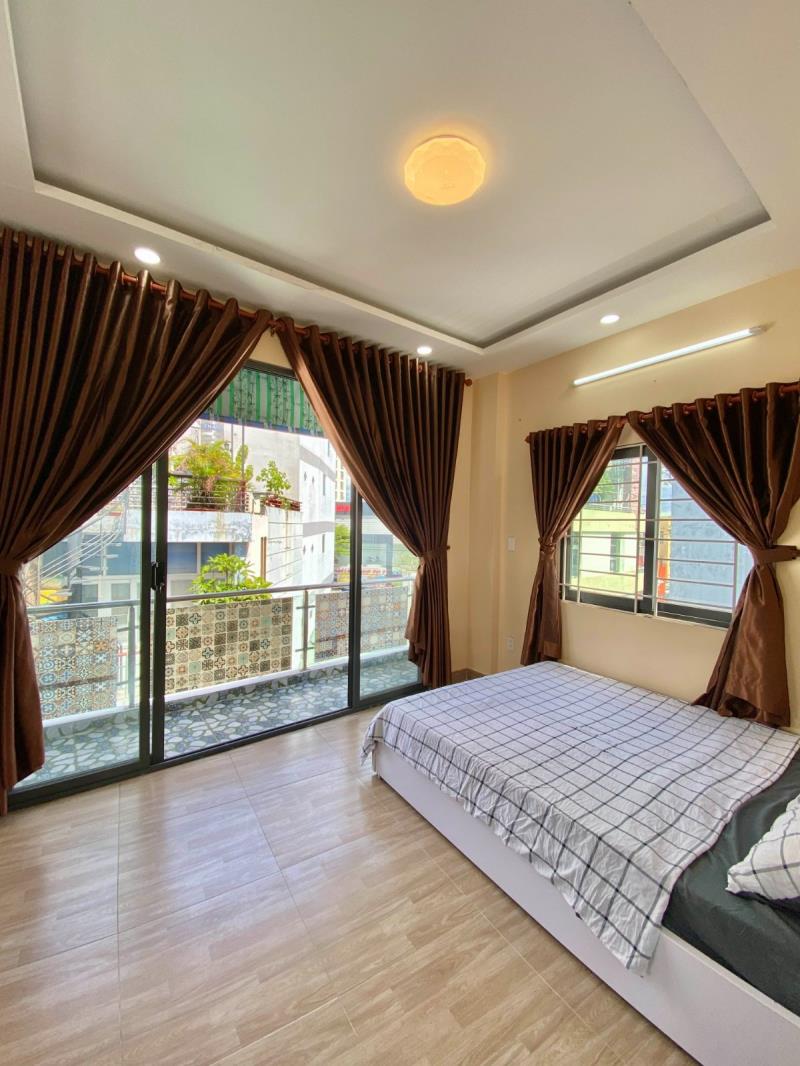 Phòng cao cấp, mới, ban công. thuận tiện di chuyển các quận - 2
