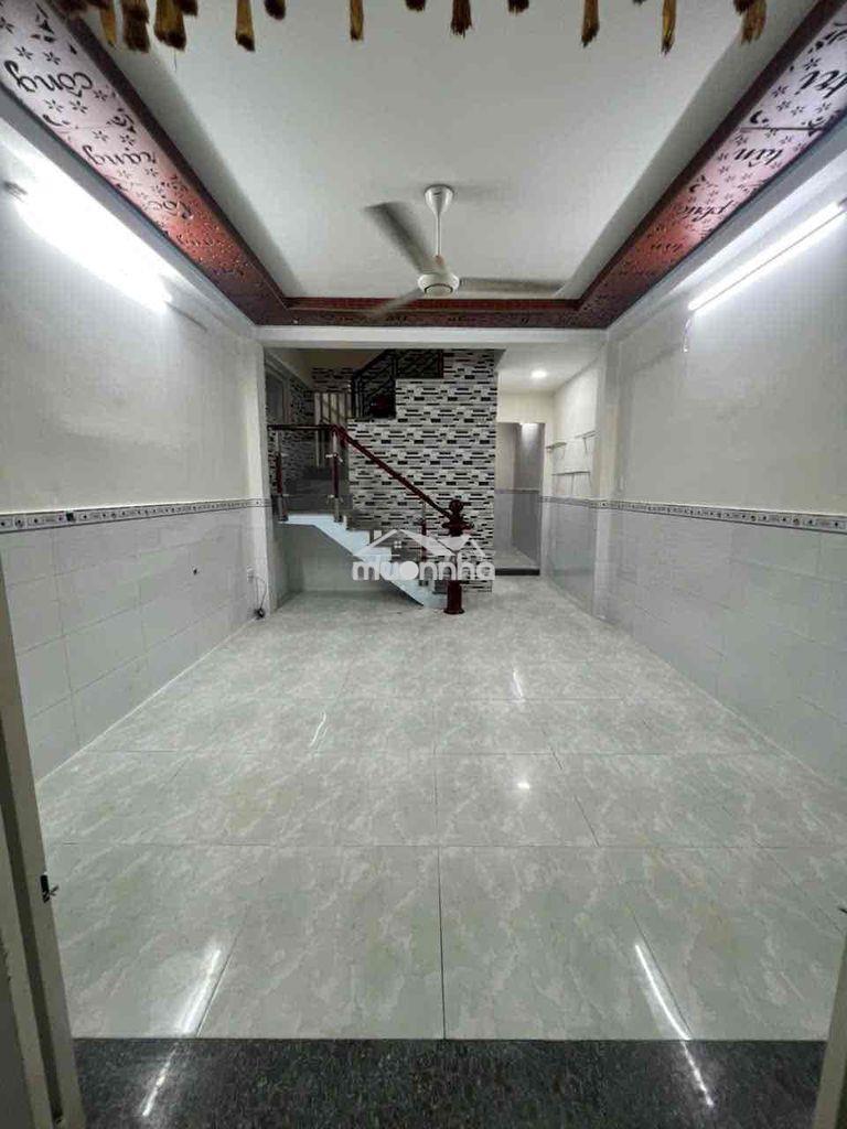 🏡 Bán nhà 2 tầng kế bên bùi văn ba , cách đường chính 20m