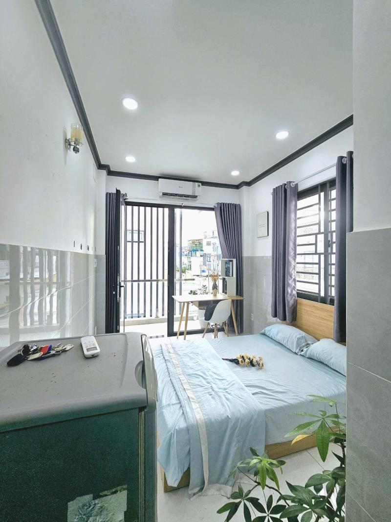 Cho thuê phòng có ban công, full nội thất, bình thạnh gần hutech, uef, ftu2