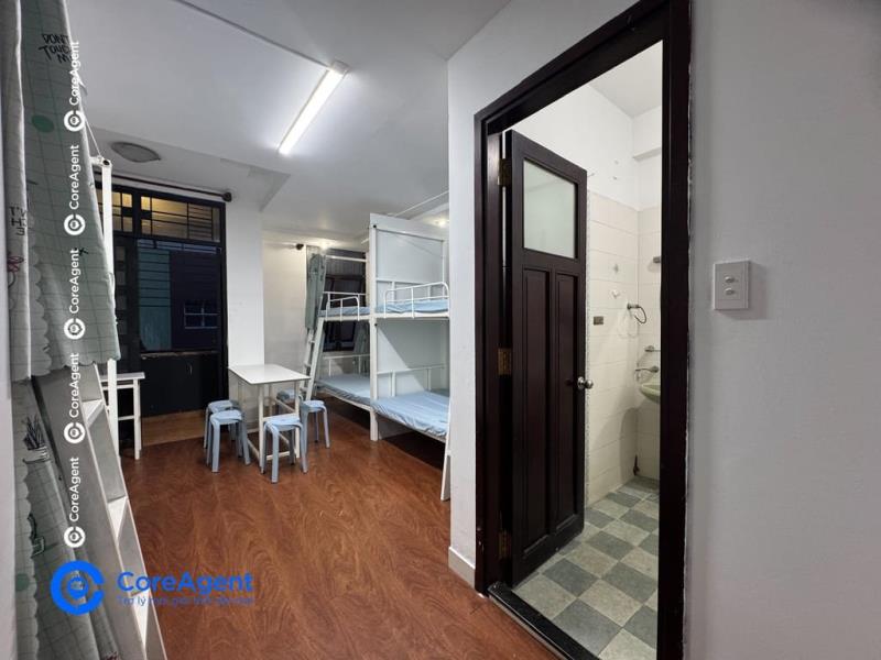 Ký túc xá sinh viên đi bộ qua trường đại học văn hiến  - 2