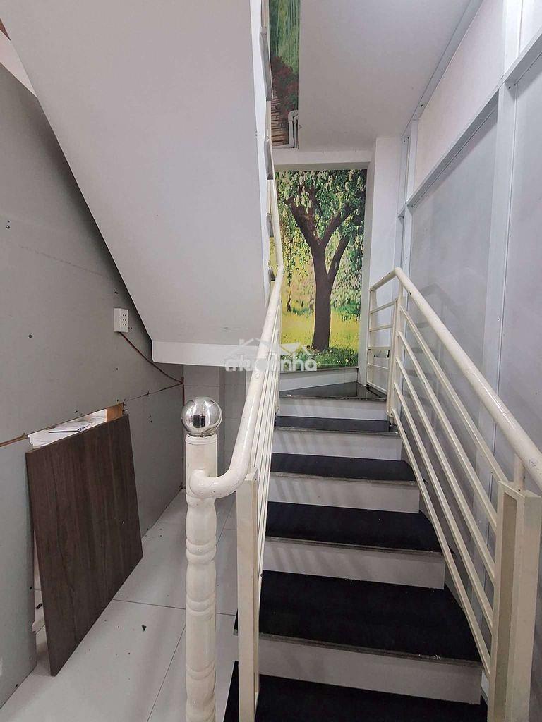 🏠🏠 Cho thuê nhà hẻm 4m đường trần bình trọng, p1, q5
💢 - 2