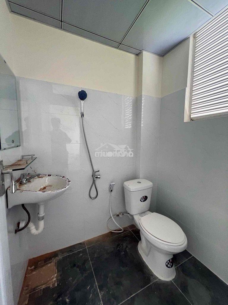 Studio cửa sổ cách đh tôn đức thắng 2km - 4