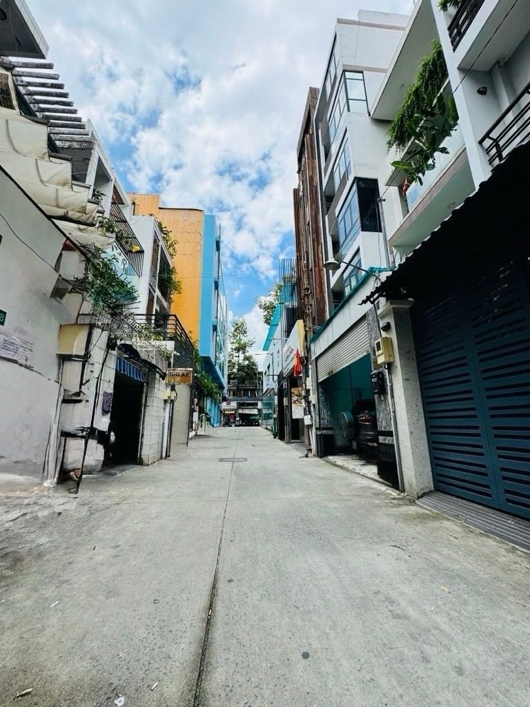 Hẻm 8m - nguyễn trãi - phường 3 - quận 5 -dt: 5*23m – 30 tỷ