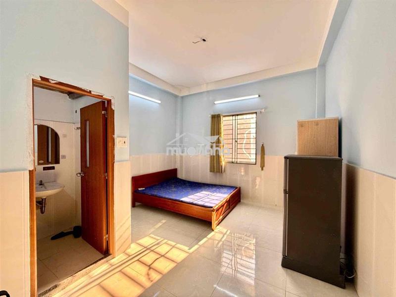 Cho thuê căn hộ cửa sổ_có lắp kệ bếp rộng 25m2 ngay cao thắng q10