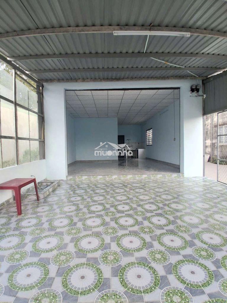 Nhà góc 2 mặt tiền hẻm, kế bên trường thcs phú hòa, giá 5.5 triệu