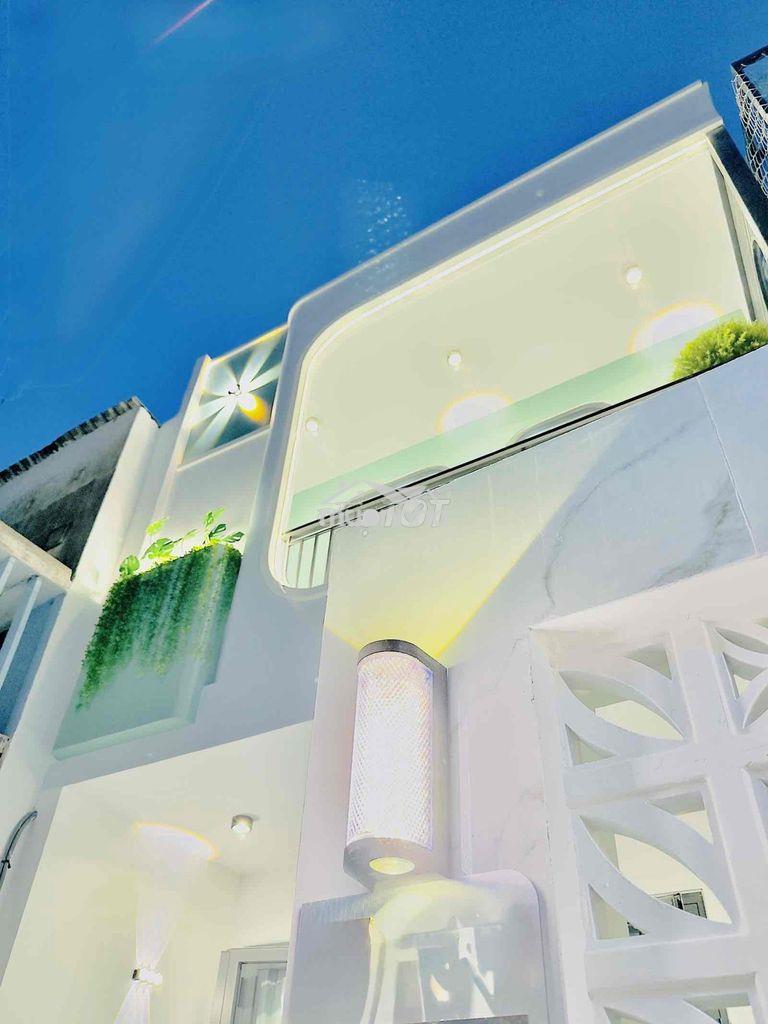 Nhà đẹp ngay đầu khu phan xích long - 15m ra hẻm xe hơi