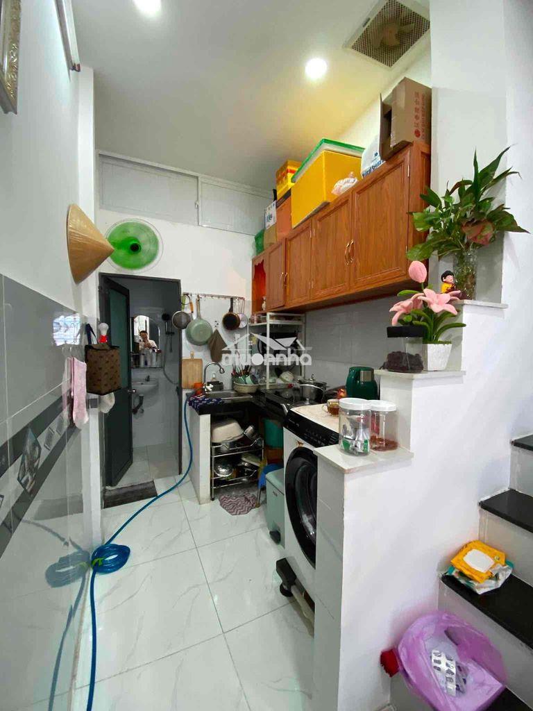 Cạnh cầu chà và quận 8 - nhà đẹp vào ở ngay - 2 tầng - nhỉnh 2 tỷ