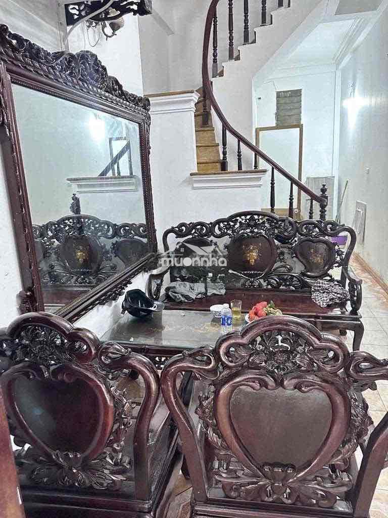 Cho thuê nhà nguyên căn 3 tầng tại ngõ 273 đê la thành