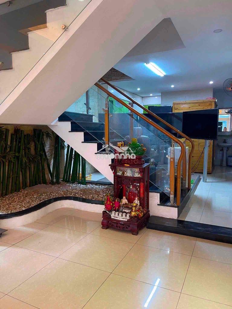 Nhà nguyên căn 2 lầu, 5x18m, 4pn, vị trí đẹp, giá 18tr tl