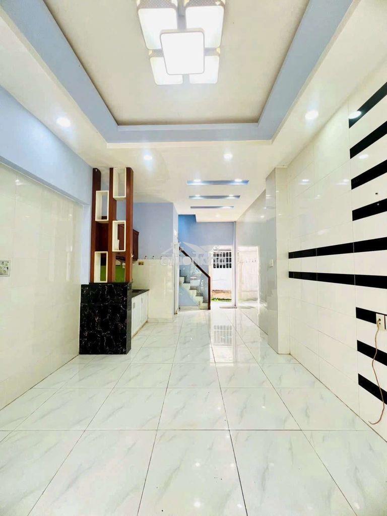 Nhà hẻm xe hơi lạc long quân , gần trường học nguyễn văn phú