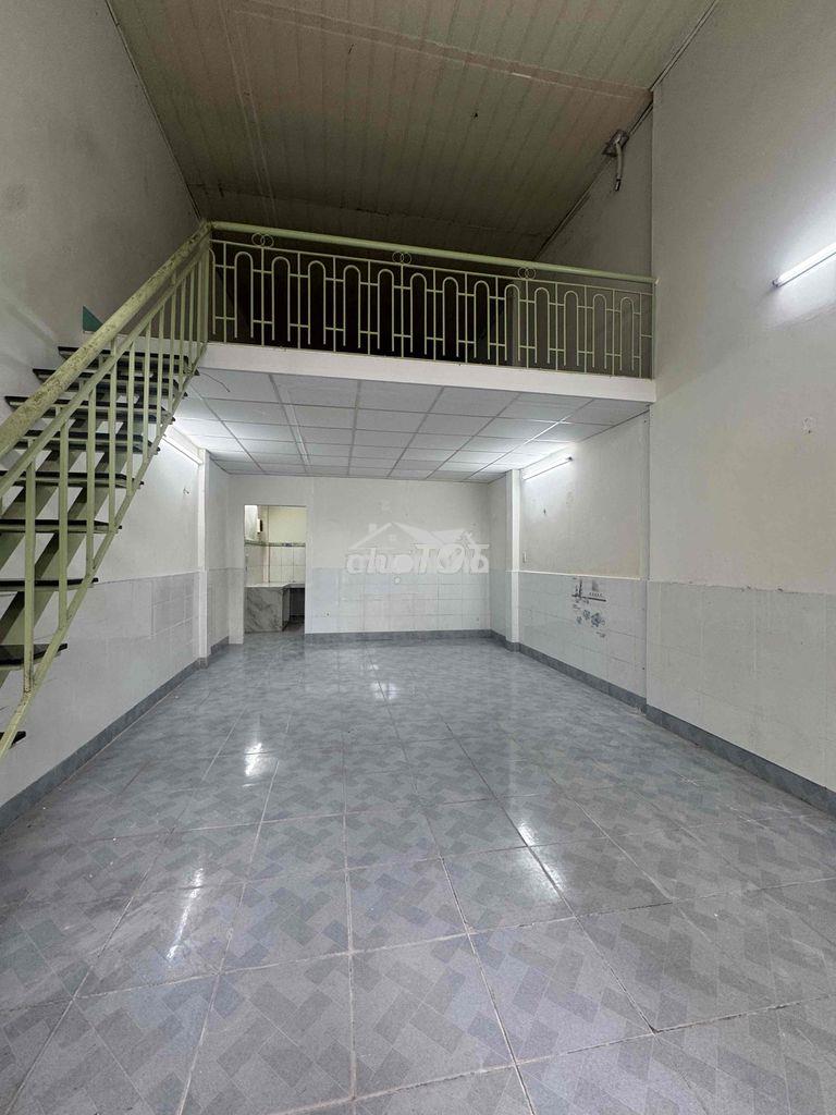 Cho thuê nhà nguyên căn,dt 4x14m . 1 lửng , 2 tolet . giá 7tr500