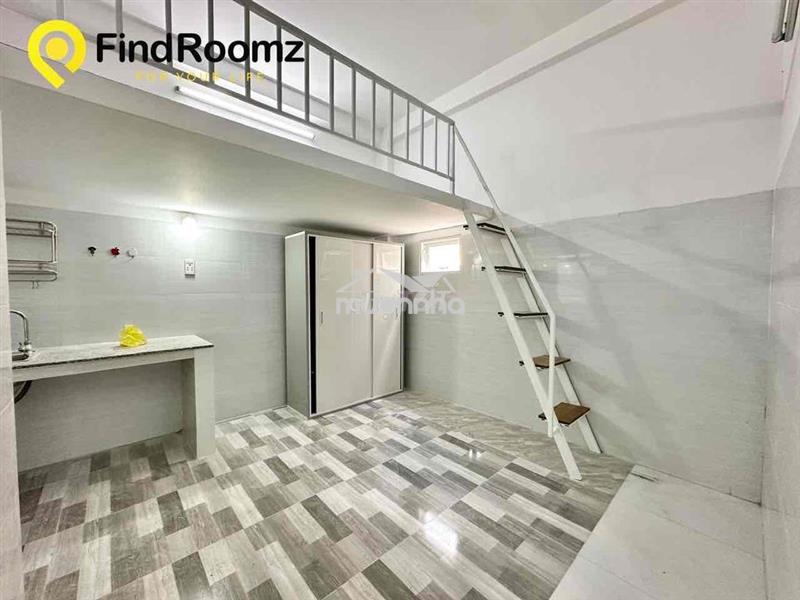 Duplex mới đi bộ qua đh công nghiệp tp.hcm (iuh)