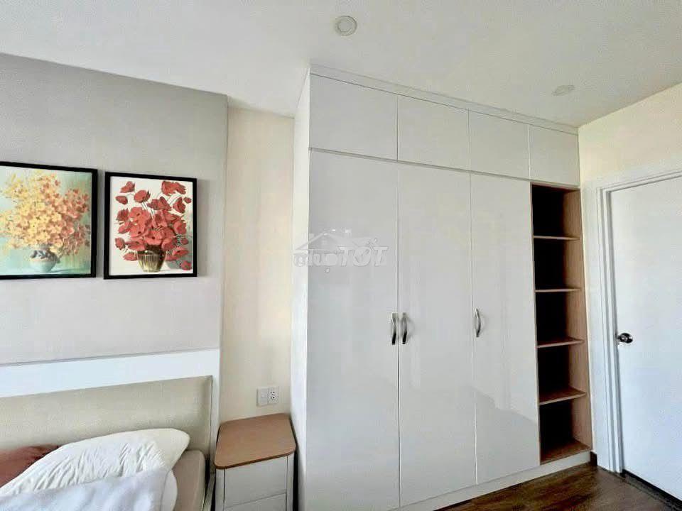 Chủ kẹt tiền bán gấp cc the gold view - q4 - 65m2 - 2pn2wc - 2,05 tỷ. - 4