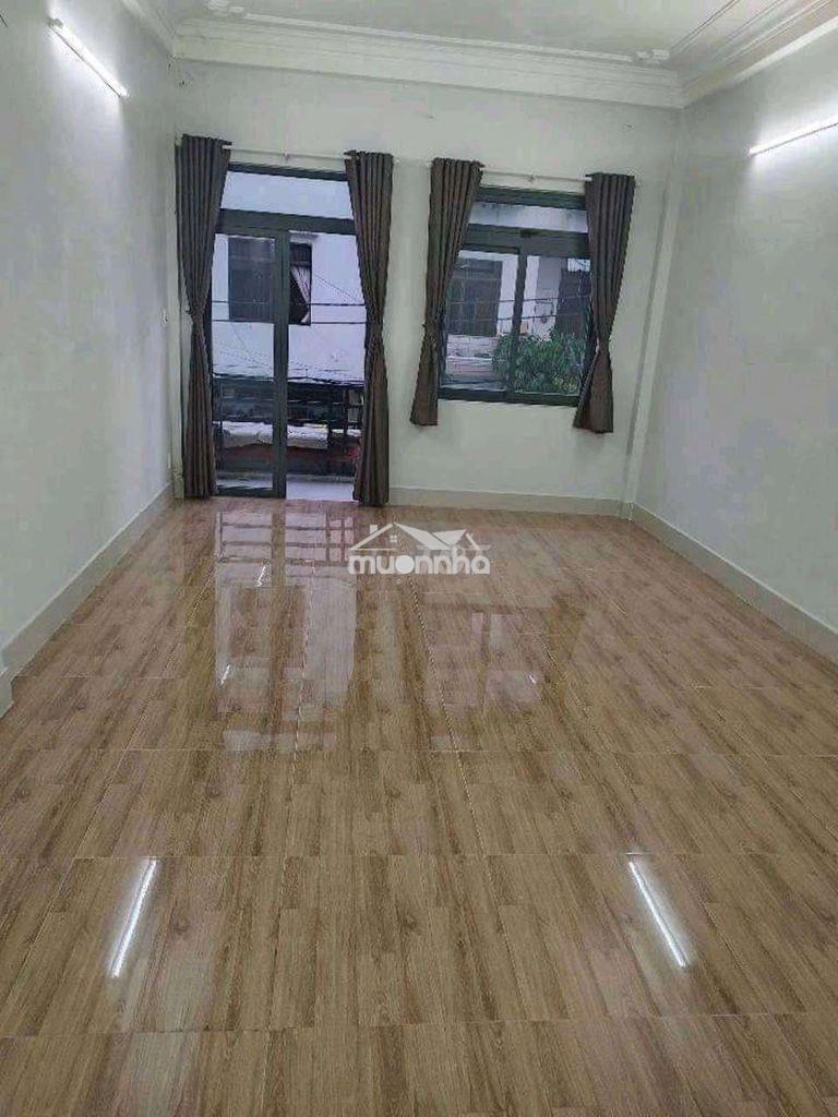 Phòng 40m2 ban công máy lạnh đường hoàng hoa thám p.12 tân bình