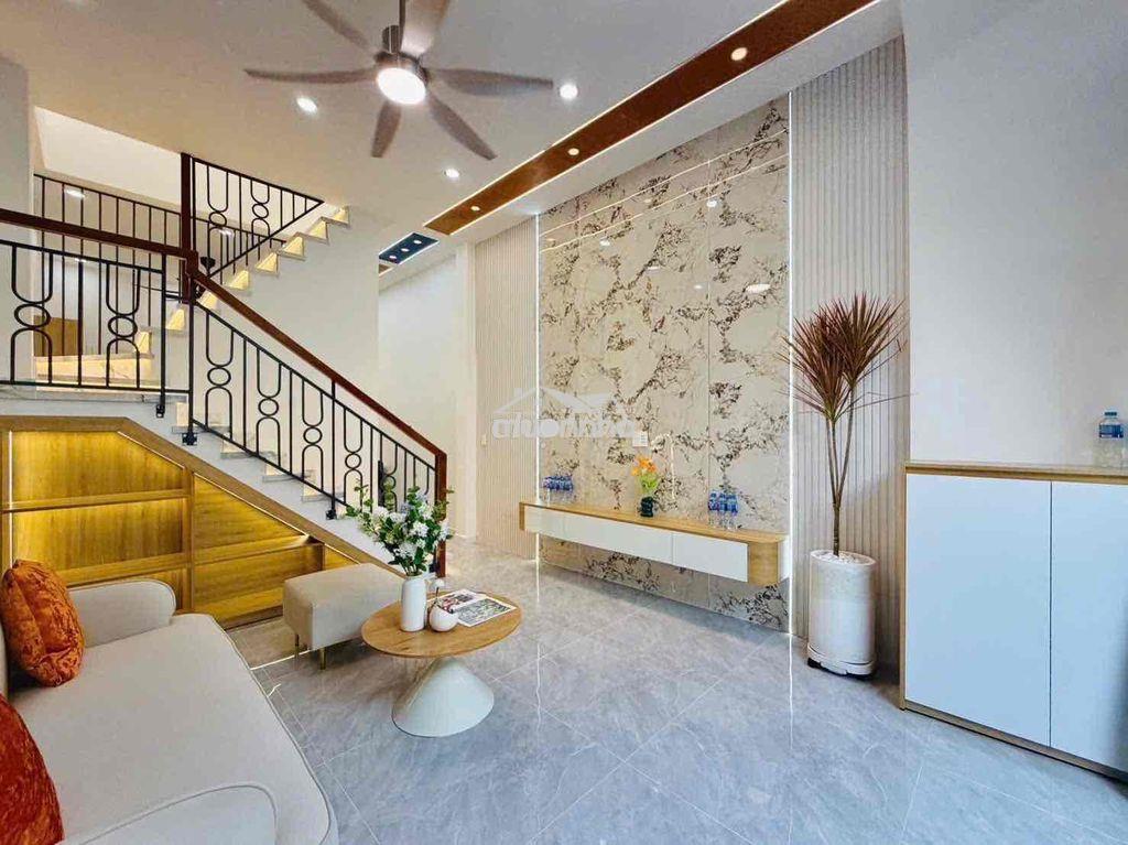 Ngay ngã 6 quang trung, 20m lên xe hơi, full nội thất, dt 34m2, 2 tầng - 2