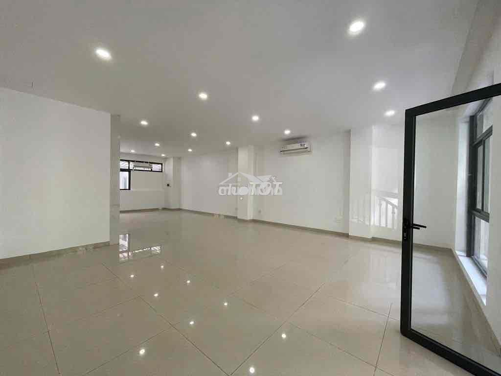 Tầng trệt ~85m2, sàn trống, có máy lạnh, hầm xe ở vạn phúc. giá 19 tr - 4