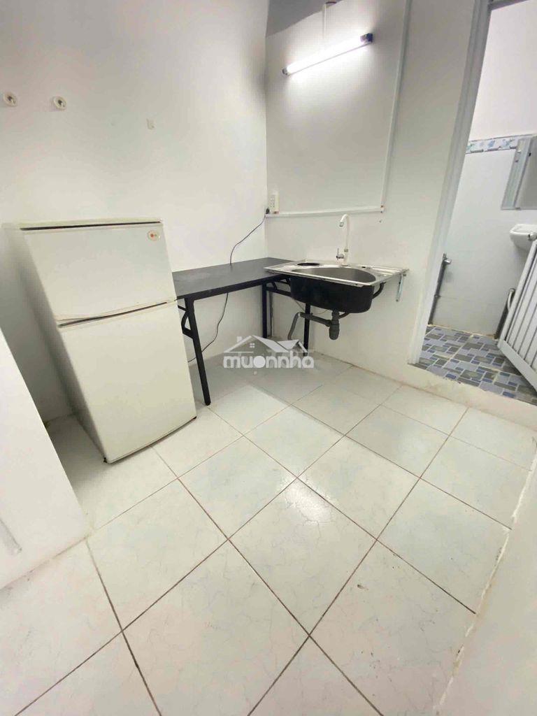 Cho thuê phòng trọ cửa sổ thoáng cách đại học kinh tế ueh 3 phút đi bộ - 2
