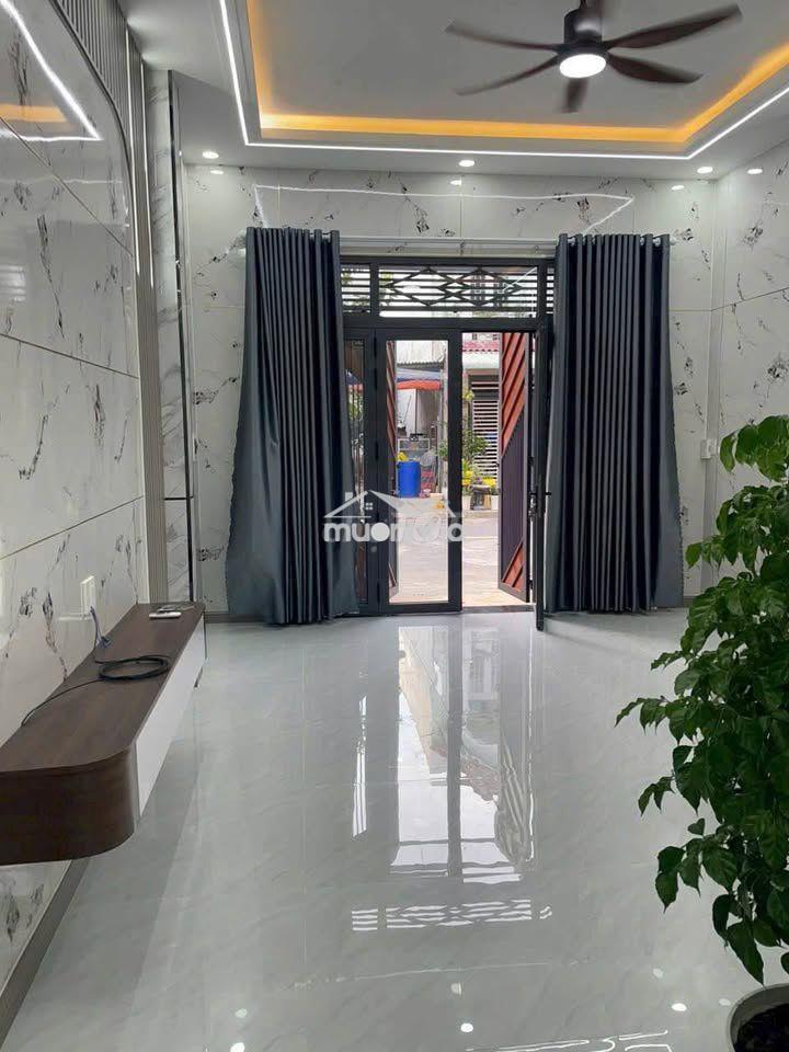 Bán gấp giá rẻ nhà 1 trệt 1 lầu, 4x30 tại tdm, chỉ 2tỷ550 - 2