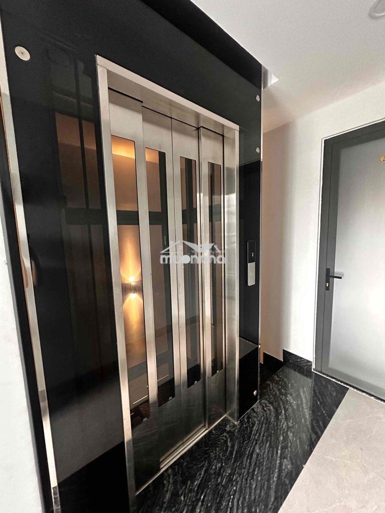 Phòng 20m² tầng trệt có giếng trời – gần sân bay t3 – 5,6 triệu/tháng