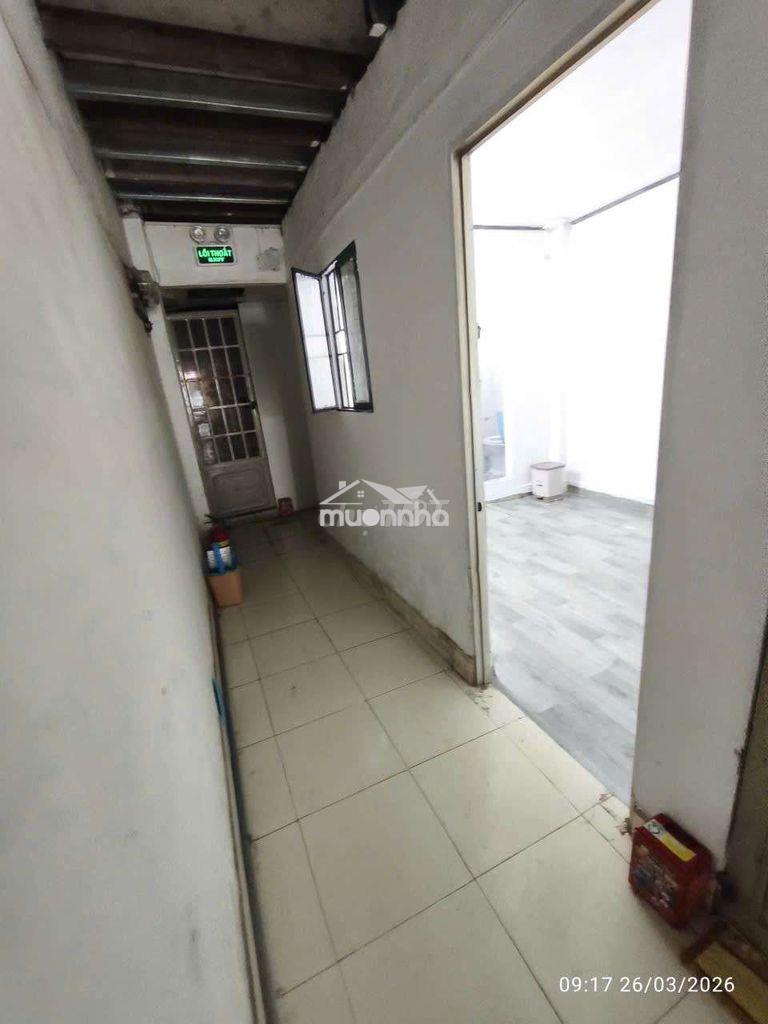 Phóng trệt ,wc trong phòng , giáp nguyên hữu cânh, gần saigon pearl