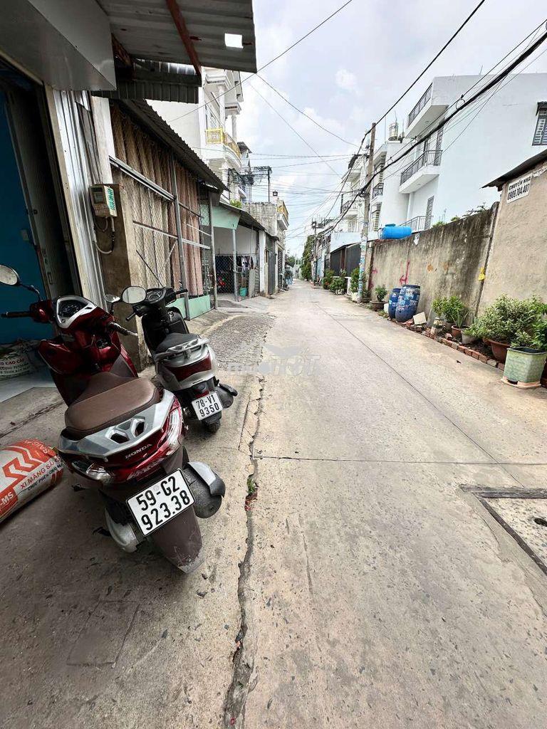 5x40. trống suốt có 2pn. gần metro q12 - 3